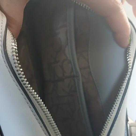 Calvin Klein Gray and White Satchel with Structured Design NWOT - Picture 5 of 9